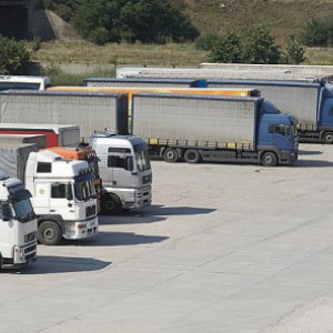 Перевезу груз вес 20 тонн объем 90 кубов, тент, 