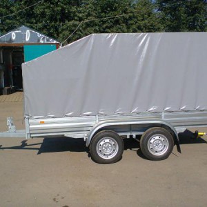 Легковой авто с прицепом для грузоперевозок