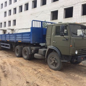 Длинномер шаланда бортовой. Грузоперевозки