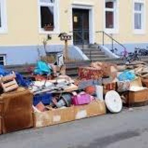 Вывоз старой мебели и хлама. Грузчики