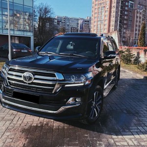 Автомобиль с водителем