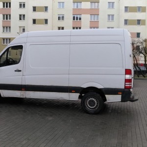 Водитель с личным микроавтобусом