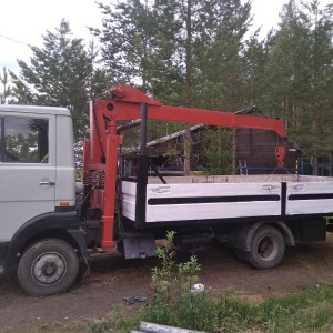 Грузовик с манипулятором