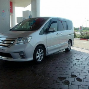 Комфортый минивэн Ниссан Серена 2012 г