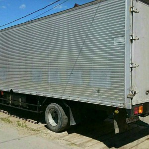 Водитель с личным грузовым автомобилем 28м3