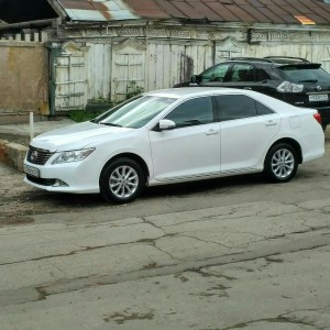 Автомобиль с водителем