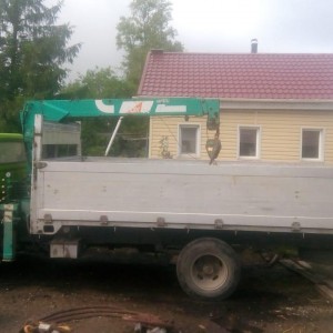 Перевозки. Грузовик с краном