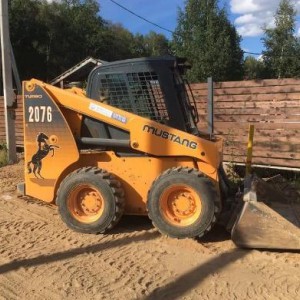 Мини - погрузчик колесный. Спецтехника в аренду