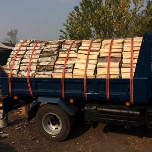 Продаю дрова Чурками и колотые уголь