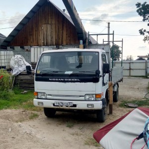 Грузовик с манипулятором. Грузоперевозки