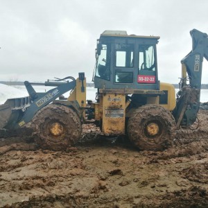 Эксковатор погрузчик. Грузоперевозки