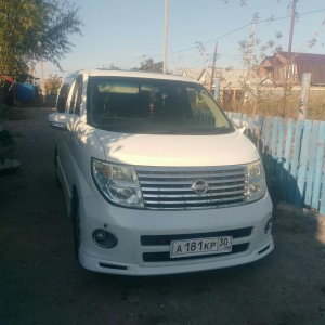 Минивен Ниссан Эльгранд