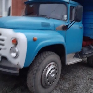 Доставка сыпучки черназема отсека щебня итд