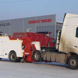 Грузовой легковой эвакуатор. Перевозки авто