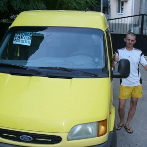 Водитель с личным бусом а также грузчики