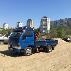 Грузовик с манипулятором