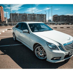 Автомобиль Мерседес Бенц Е класса
