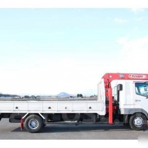 Грузовик бортовой с крановой установкой. Грузоперевозки