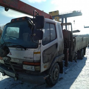 Грузовик с краном. Грузоперевозки